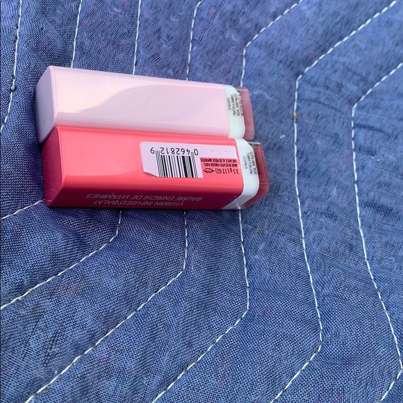 2 Oh Sugar! Covergirl Spice & Cupcake Lipstick - Picture 4 of 5